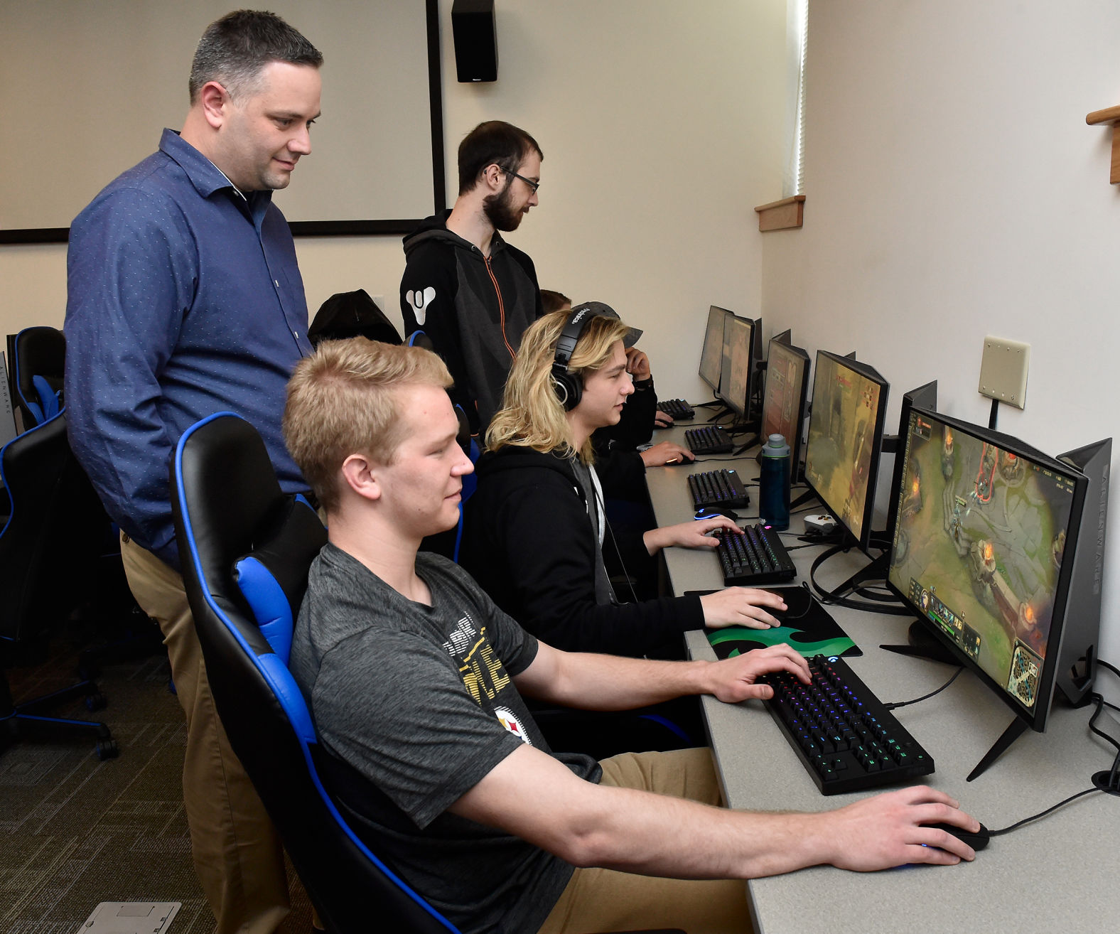 LVC E-Sports Team 4.jpg